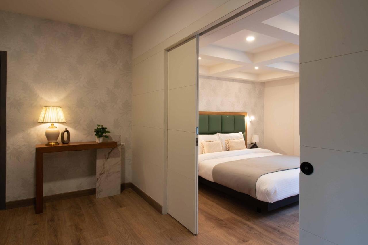 Le Royce Hotel